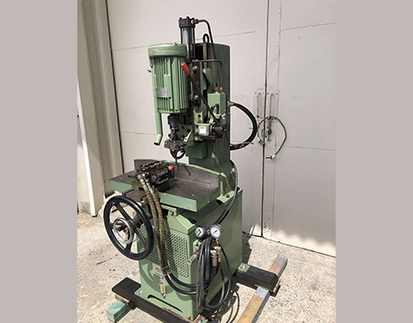 ホゾトリ機/角ノミ